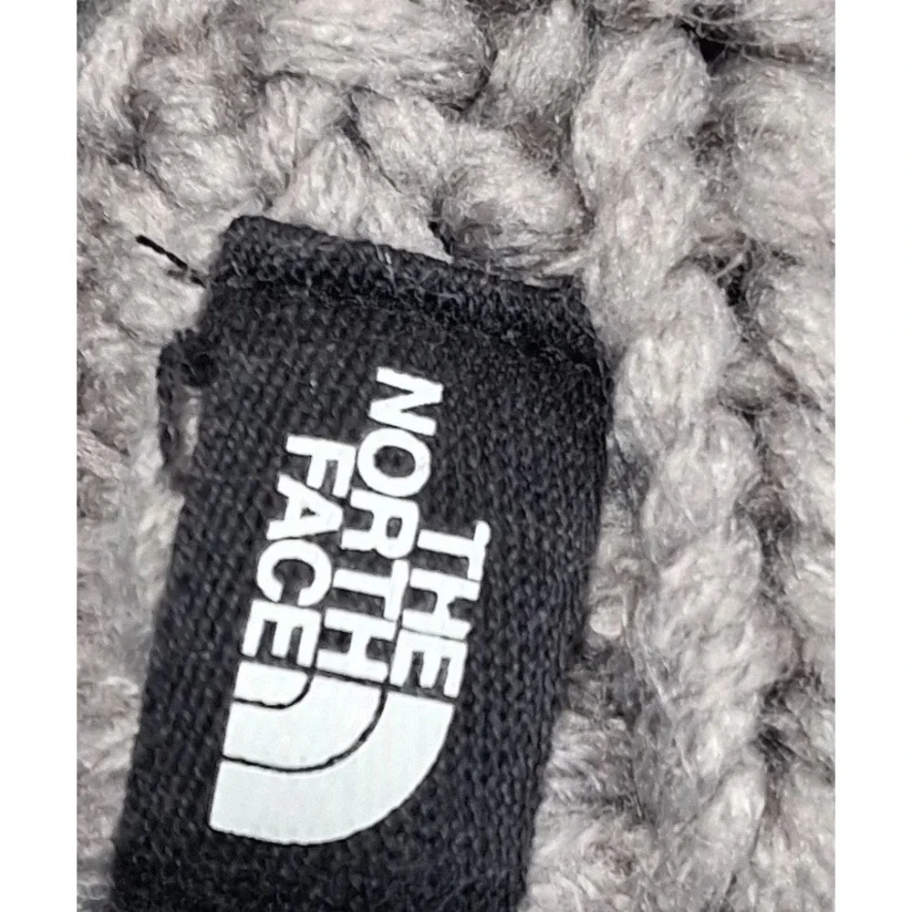 The North Face Gray Cable Knit Pom Beanie Hat CLN6 One‎ Size Mens Womens